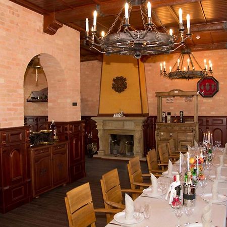 Отель Maetok Country Club Petrove Экстерьер фото