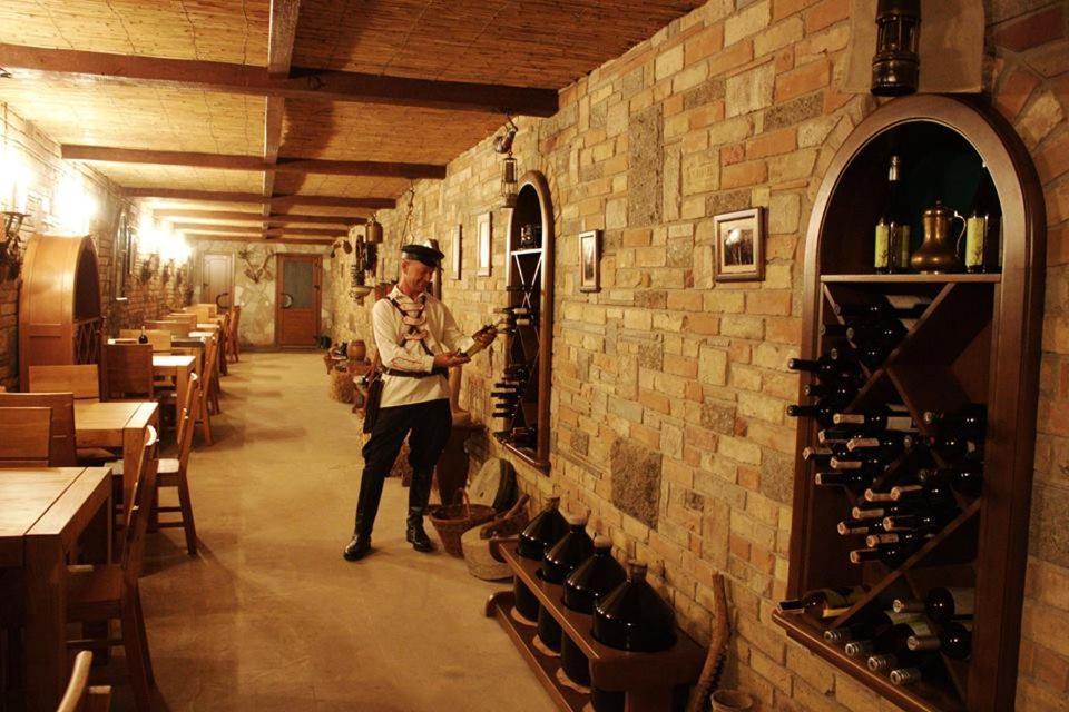 Отель Maetok Country Club Petrove Экстерьер фото